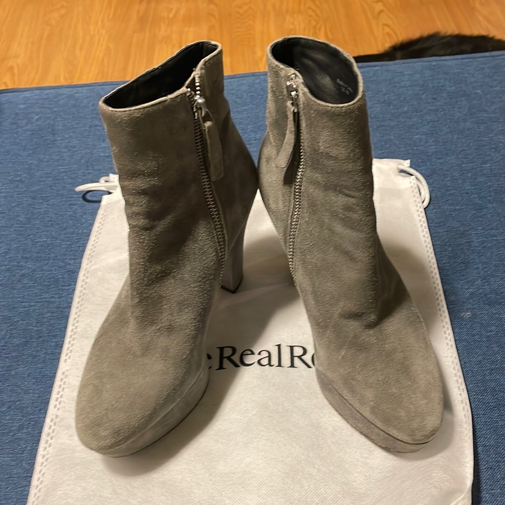 Alice+Olivia Adrian Gray Suede Boots 35 1/2